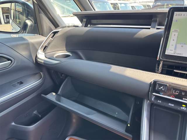 トヨタ ノア １．８ ハイブリッド Ｓ－Ｚ R8年 (近畿) 99