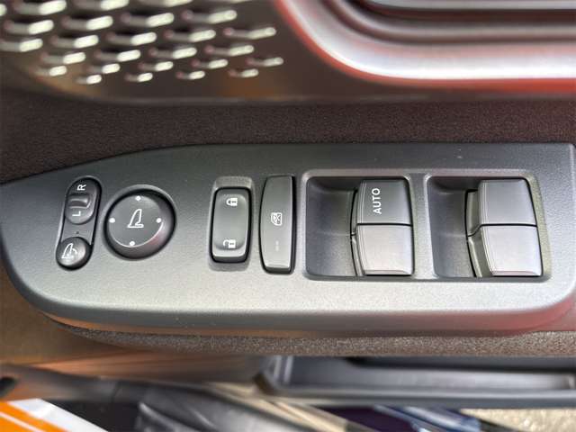 ホンダ Ｎ　ＢＯＸ カスタム ６６０ ターボ R8年 (近畿) 99