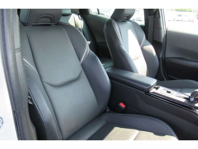 トヨタ プリウス ２．０ Ｚ R5年 (関東) 99