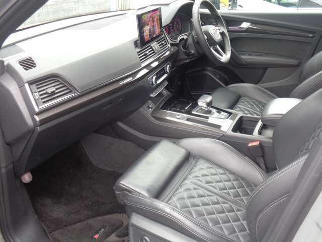 アウディ ＳＱ５　スポーツバック ３．０ ４ＷＤ R4年 (関東) 99