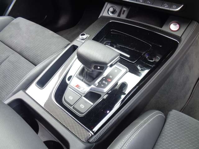アウディ ＳＱ５ ３．０ ４ＷＤ R3年 (関東) 99