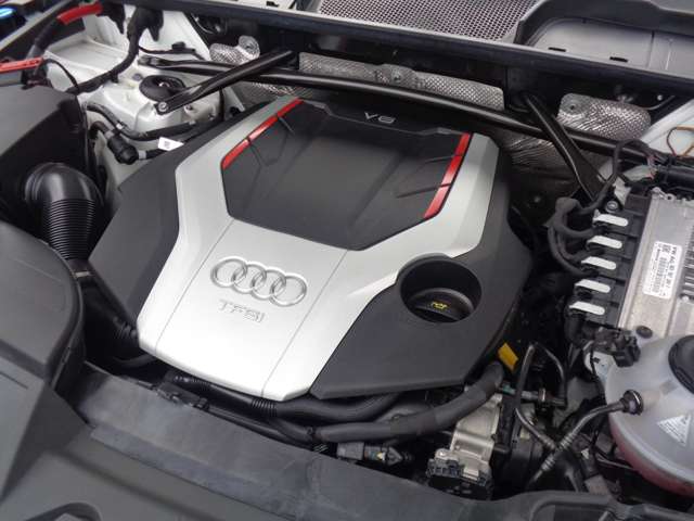 アウディ ＳＱ５ ３．０ ４ＷＤ R3年 (関東) 99