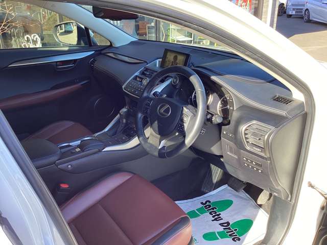 レクサス ＮＸ２００ｔ ２００Ｔ Ｉパッケージ ４ＷＤ H26年 (東北) 99