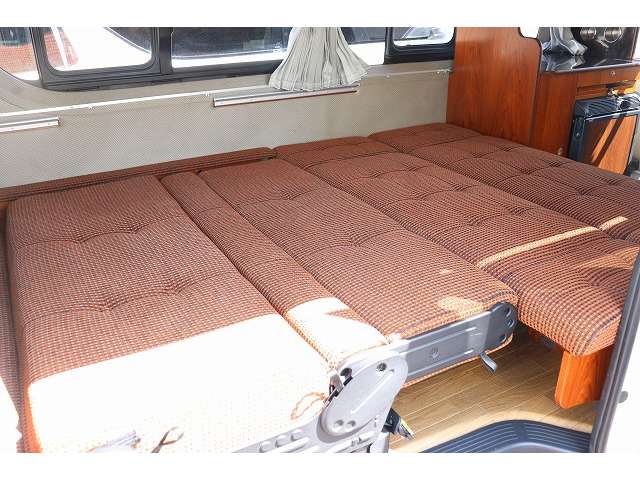 トヨタ ハイエースバン キャンピングビークルクッチェタファミーユ H27年 (東北) 99