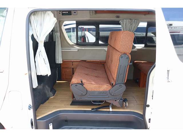 トヨタ ハイエースバン キャンピングビークルクッチェタファミーユ H27年 (東北) 99