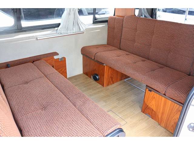 トヨタ ハイエースバン キャンピングビークルクッチェタファミーユ H27年 (東北) 99
