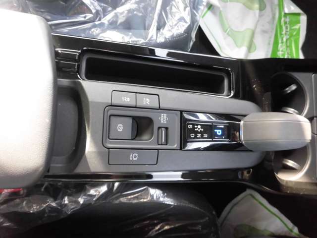 トヨタ プリウス ２．０ Ｇ Ｅ－ＦＯＵＲ ４ＷＤ R5年 (東北) 99