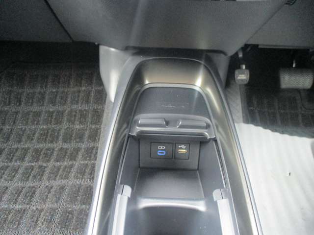 トヨタ アクア １．５ Ｚ Ｅ－ＦＯＵＲ ４ＷＤ R7年 (東北) 99