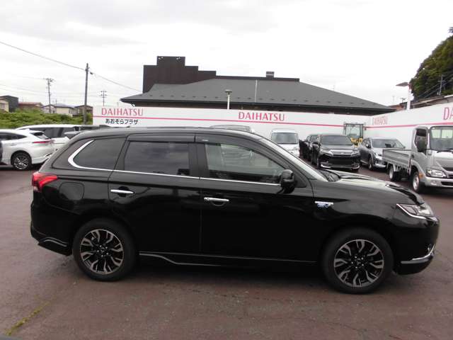 三菱 アウトランダーＰＨＥＶ ２．０ Ｇ ナビパッケージ ４ＷＤ H27年 (東北) 99