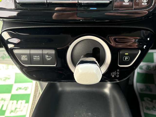 トヨタ プリウス １．８ Ｓ ツーリングセレクション Ｅ－ＦＯＵＲ ４ＷＤ H29年 (東北) 99