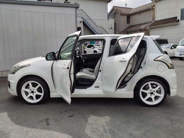 スズキ スイフト １．６ スポーツ H28年 (関東) 99