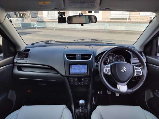 スズキ スイフト １．６ スポーツ H28年 (関東) 99