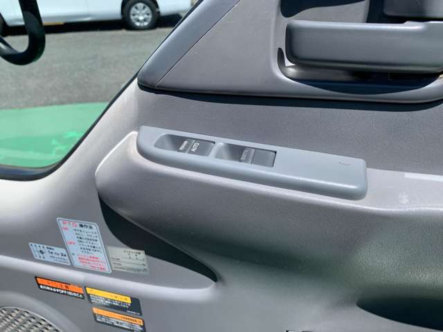 いすゞ エルフ ３．０Ｄターボ H28年 (関東) 99