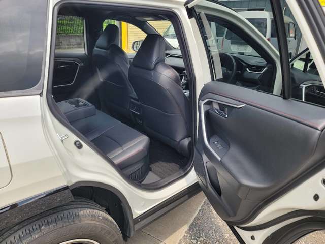 トヨタ ＲＡＶ４　ＰＨＶ ２．５ Ｇ Ｚ Ｅ－ＦＯＵＲ ４ＷＤ R3年 (関東) 99
