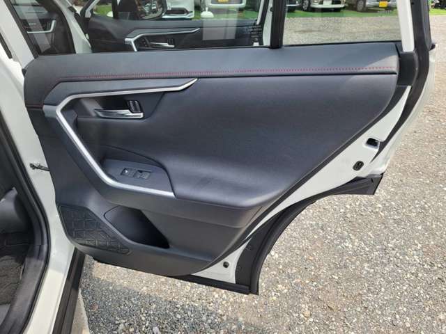 トヨタ ＲＡＶ４　ＰＨＶ ２．５ Ｇ Ｚ Ｅ－ＦＯＵＲ ４ＷＤ R3年 (関東) 99