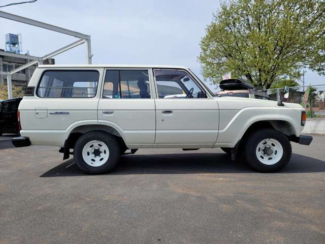トヨタ ランドクルーザー７０ ４．２ 観音扉 ４ＷＤ S58年 (関東) 99