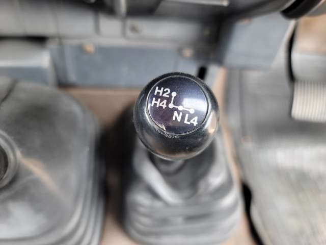 トヨタ ランドクルーザー７０ ４．２ 観音扉 ４ＷＤ S58年 (関東) 99
