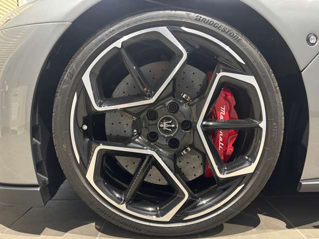 マセラティ ＭＣ２０チェロ ３．０ R5年 (関東) 99