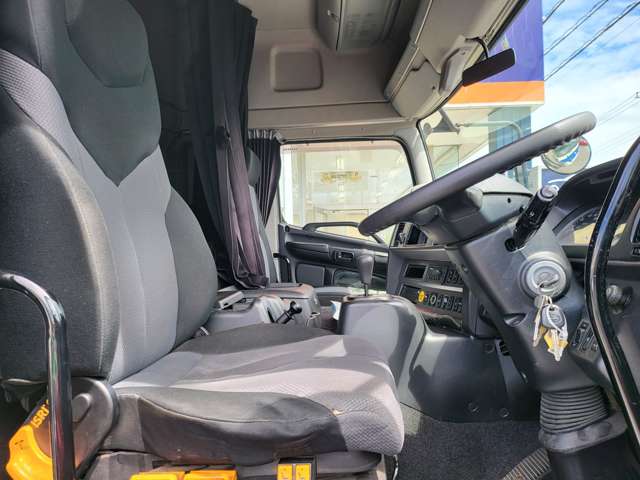 日野自動車 プロフィア トラクターヘッド H29年 (関東) 99