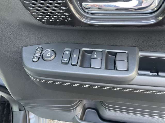 ホンダ Ｎ　ＢＯＸ カスタム ６６０ ターボ コーディネートスタイル ２トーン R7年 (関東) 99