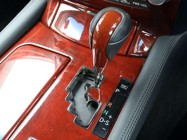 レクサス ＬＳ４６０ バージョンＣ　Ｉパッケージ H23年 (関東) 99