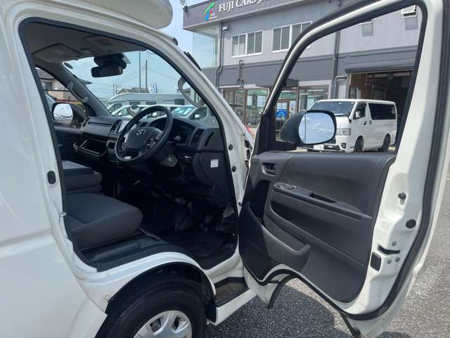 トヨタ ハイエースバン セキソーボディ R2年 (関東) 99