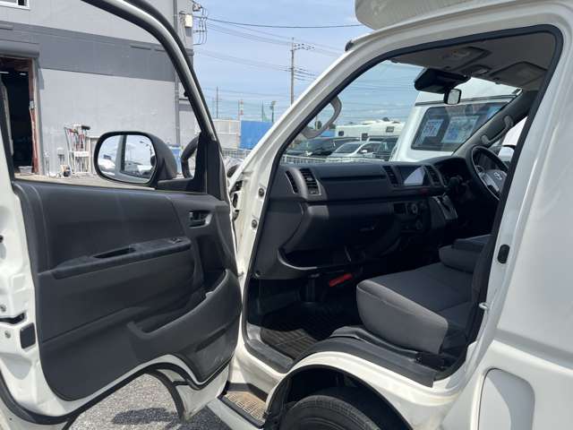 トヨタ ハイエースバン セキソーボディ R2年 (関東) 99