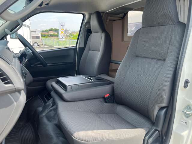 トヨタ ハイエースバン セキソーボディ R2年 (関東) 99