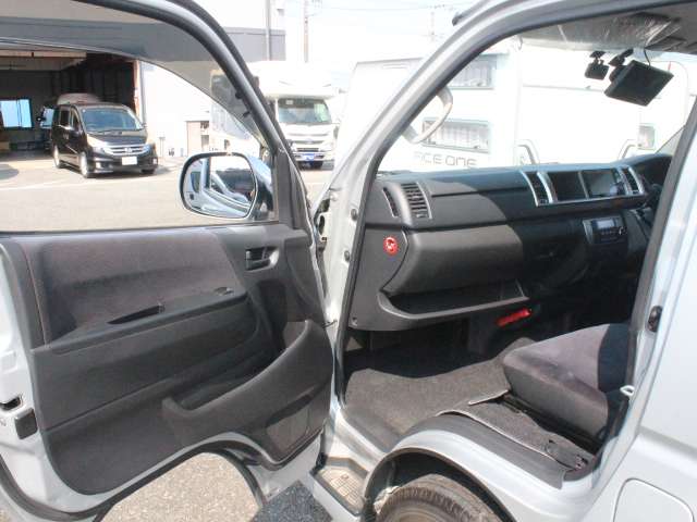 トヨタ ハイエースバン ナッツＲＶ H28年 (関東) 99