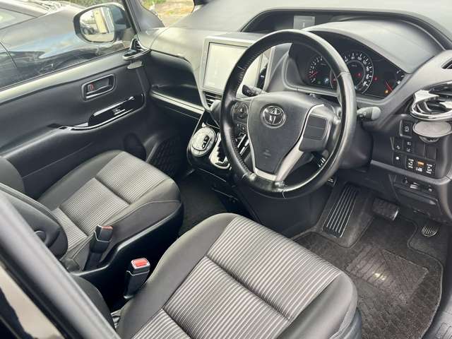 トヨタ ヴォクシー ２．０ ＺＳ H29年 (近畿) 99