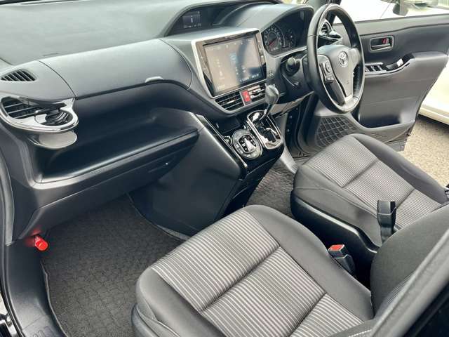 トヨタ ヴォクシー ２．０ ＺＳ H29年 (近畿) 99