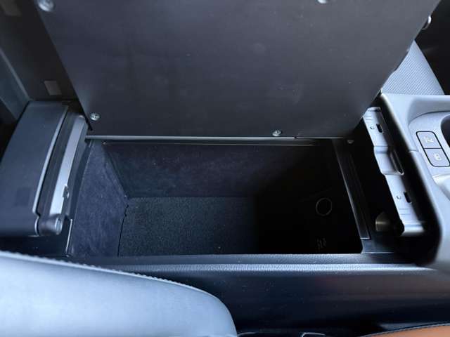 トヨタ クラウン　クロスオーバー　ハイブリッド ２．４ ＲＳ アドバンスト Ｅ－ＦＯＵＲ ＡＤＶＡＮＣＥＤ ４ＷＤ R5年 (近畿) 99