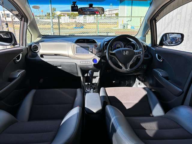ホンダ フィット　ハイブリッド １．３ スマートセレクション ファインスタイル H25年 (近畿) 99