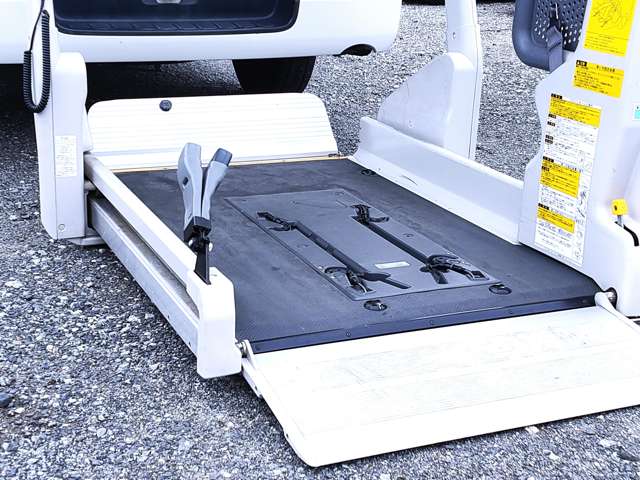トヨタ ハイエースバン ２．０ ウェルキャブ Ｃタイプ ロング H24年 (近畿) 99