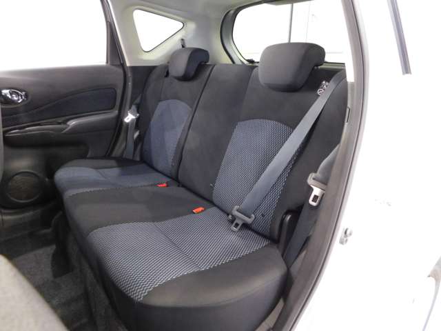 日産 ノート １．２ Ｘ H25年 (近畿) 99