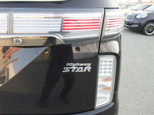 日産 エルグランド ２．５ ２５０ハイウェイスター H26年 (近畿) 99