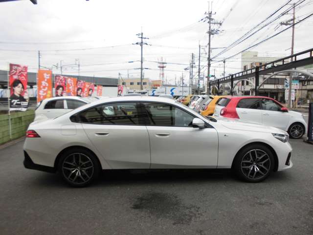 ＢＭＷ ５シリーズ ５２３Ｄ Ｘドライブ Ｍスポーツ ディーゼルターボ ４ＷＤ R7年 (近畿) 99