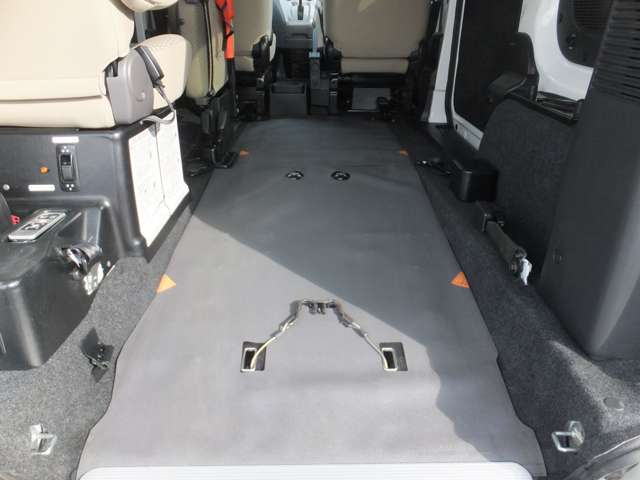 日産 ＮＶ２００バネットバン １．６ チェアキャブ 車イス２名仕様 H27年 (近畿) 99