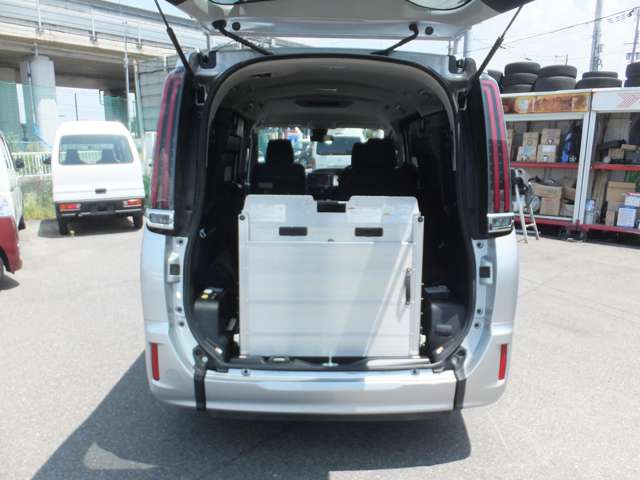 トヨタ ノア ２．０ Ｘ ウェルキャブ スロープタイプＩ 車イス２脚仕様車 R3年 (近畿) 99