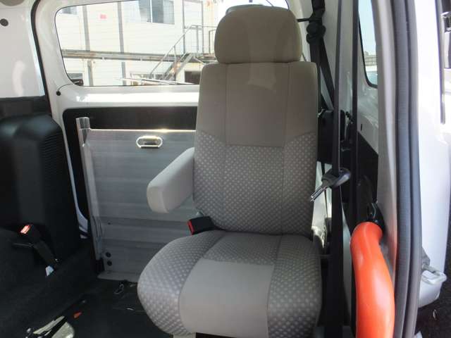 日産 ＮＶ２００バネットバン １．６ チェアキャブ 車イス２名仕様 R1年 (近畿) 99
