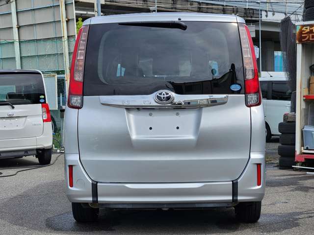 トヨタ ノア ２．０ Ｘ ウェルキャブ スロープタイプＩ 車イス２脚仕様車 ４ＷＤ H27年 (近畿) 99