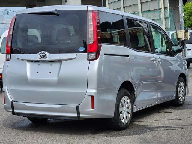 トヨタ ノア ２．０ Ｘ ウェルキャブ スロープタイプＩ 車イス２脚仕様車 ４ＷＤ H27年 (近畿) 99