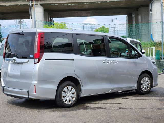 トヨタ ノア ２．０ Ｘ ウェルキャブ スロープタイプＩ 車イス２脚仕様車 ４ＷＤ H27年 (近畿) 99