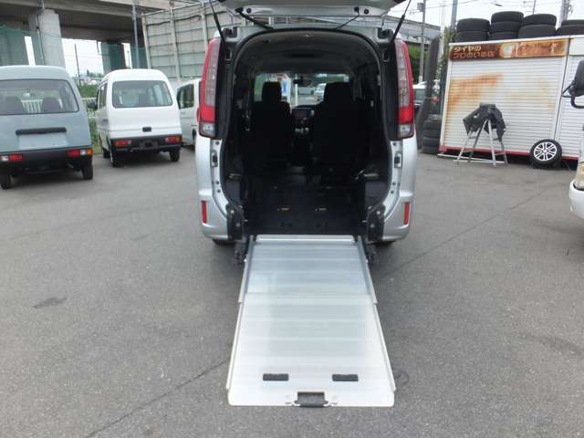 トヨタ ノア ２．０ Ｘ ウェルキャブ スロープタイプＩ 車イス２脚仕様車 ４ＷＤ H27年 (近畿) 99