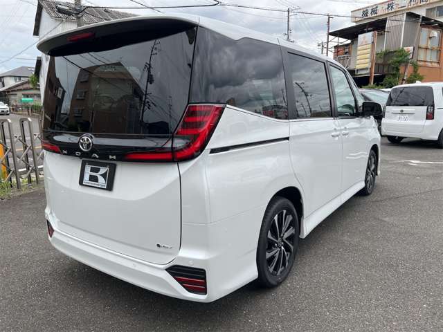 トヨタ ノア １．８ ハイブリッド Ｓ－Ｚ R8年 (近畿) 99
