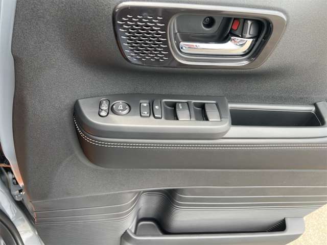 ホンダ Ｎ　ＢＯＸ カスタム ６６０ コーディネートスタイル ２トーン R8年 (近畿) 99