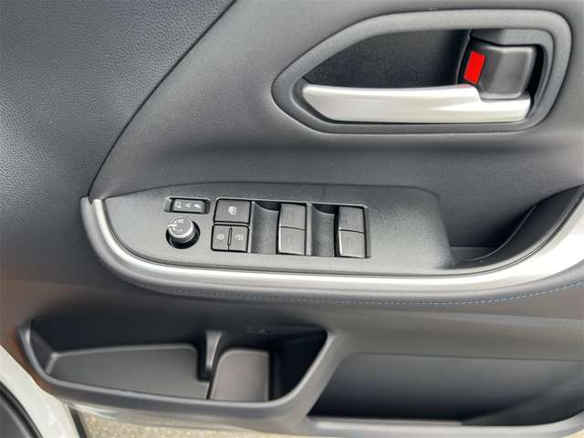 トヨタ ヴォクシー １．８ ハイブリッド Ｓ－Ｚ R8年 (近畿) 99