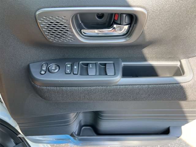 ホンダ Ｎ　ＢＯＸ カスタム ６６０ R7年 (近畿) 99