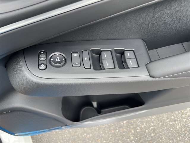 ホンダ ヴェゼル １．５ Ｅ：ＨＥＶ Ｚ R8年 (近畿) 99