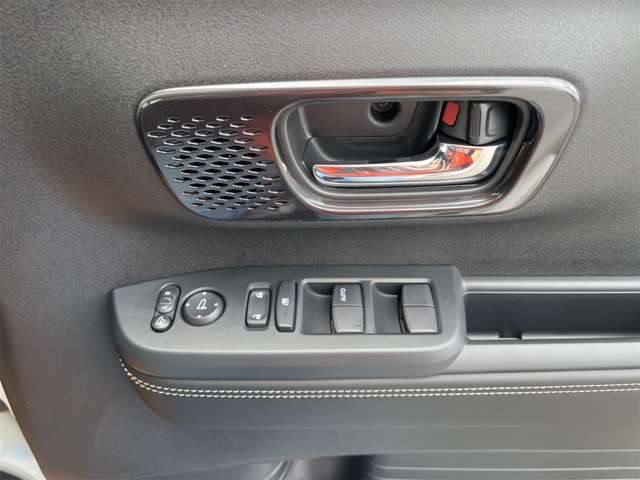 ホンダ Ｎ　ＢＯＸ カスタム ６６０ コーディネートスタイル ２トーン R7年 (近畿) 99